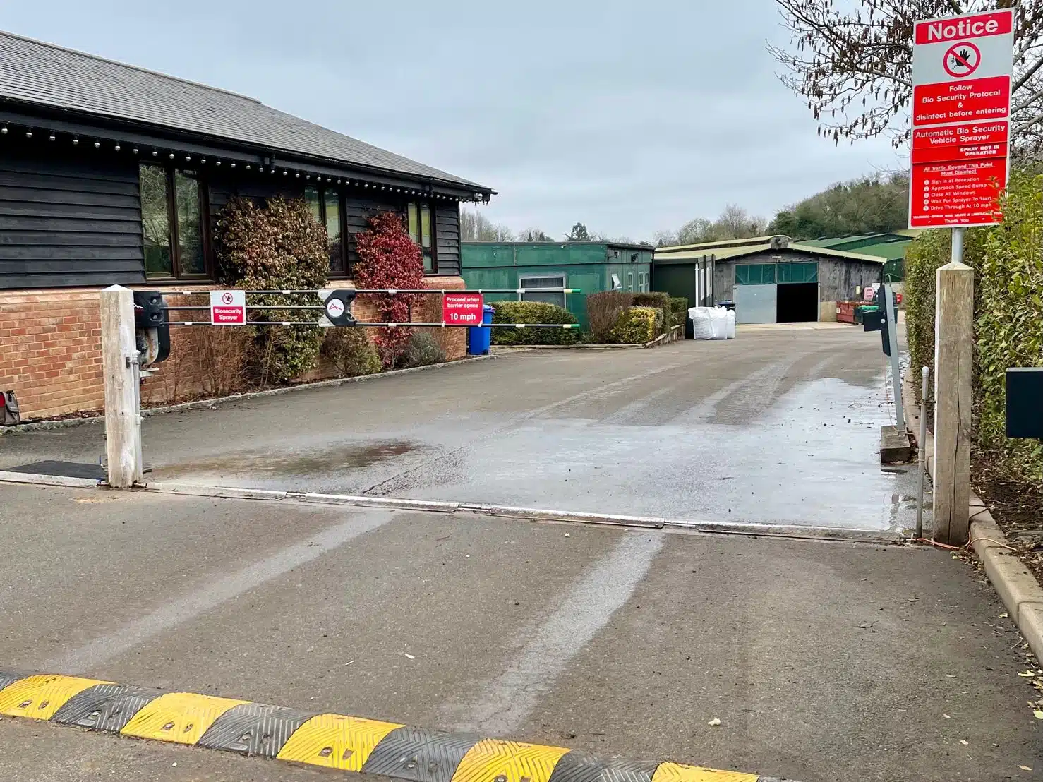 BioSecurity at Pig and Poultry Farms